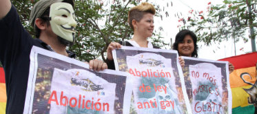 La Asociación Silueta X en Guayaquil repudia Asesinatos y ley anti-Gay ante consulado de Rusia