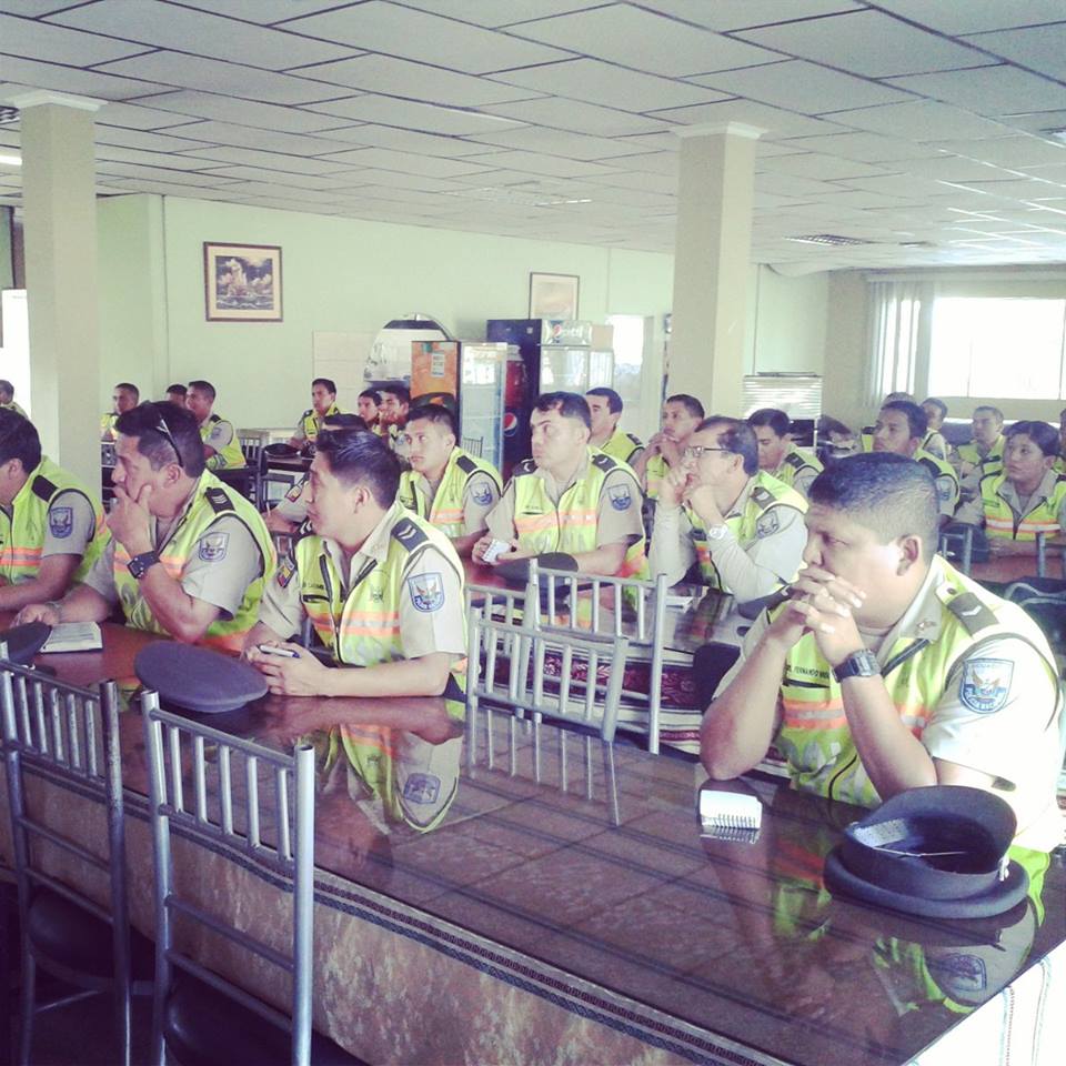 Charlas LGBTI a la policia nacional por Silueta X - Diane Rodriguez (1)
