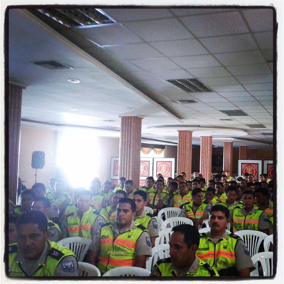 Charlas LGBTI a la policia nacional por Silueta X- Diane Rodriguez (1)