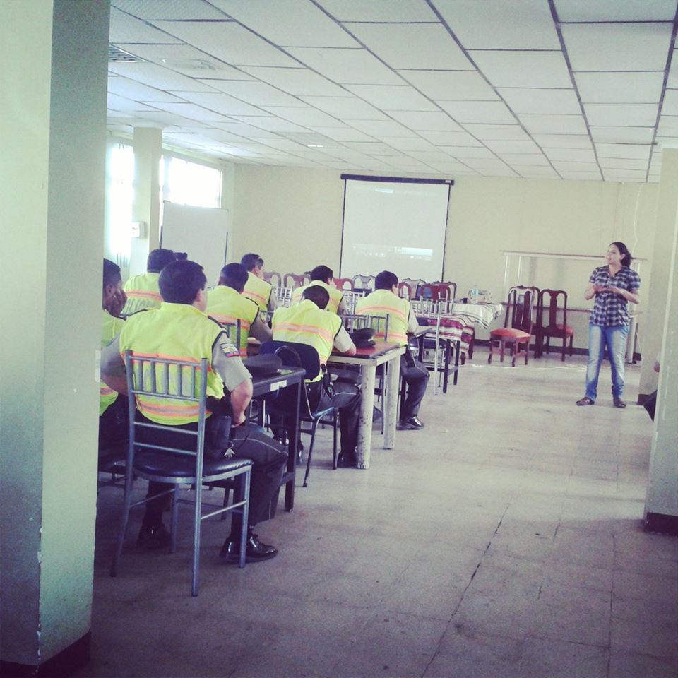 Charlas LGBTI a la policia nacional por Silueta X - Diane Rodriguez (15)
