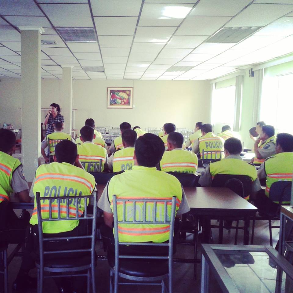 Charlas LGBTI a la policia nacional por Silueta X - Diane Rodriguez (2)