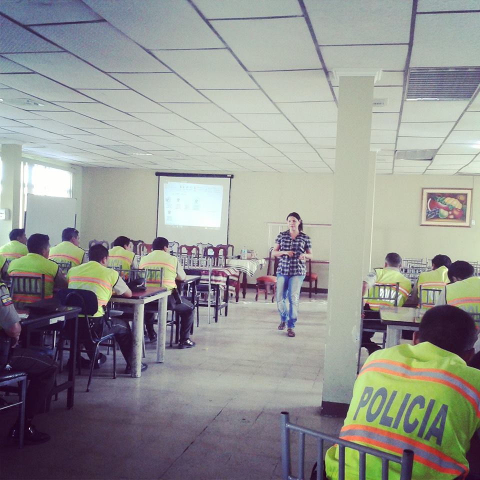 Charlas LGBTI a la policia nacional por Silueta X - Diane Rodriguez (3)