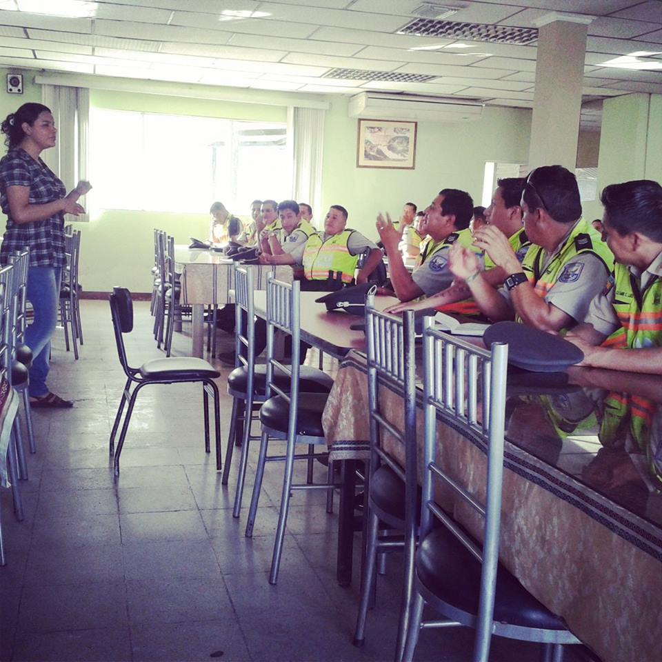 Charlas LGBTI a la policia nacional por Silueta X - Diane Rodriguez (4)