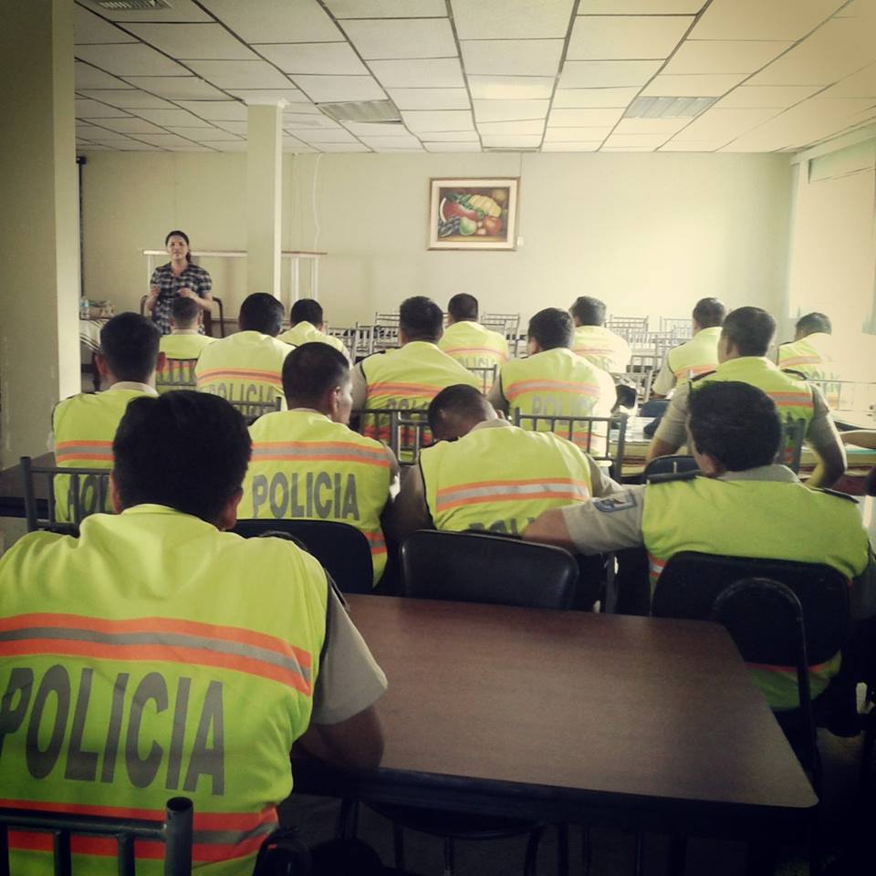 Charlas LGBTI a la policia nacional por Silueta X - Diane Rodriguez (8)