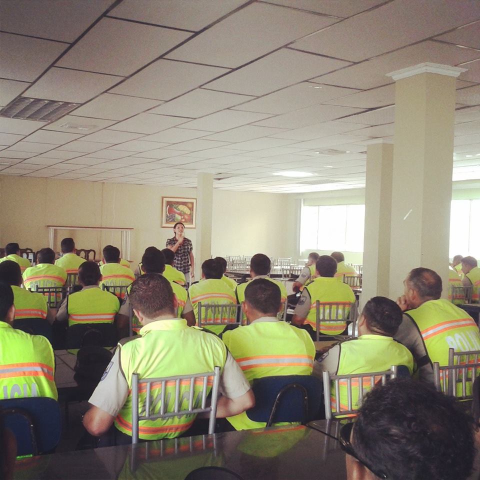 Charlas LGBTI a la policia nacional por Silueta X - Diane Rodriguez (9)