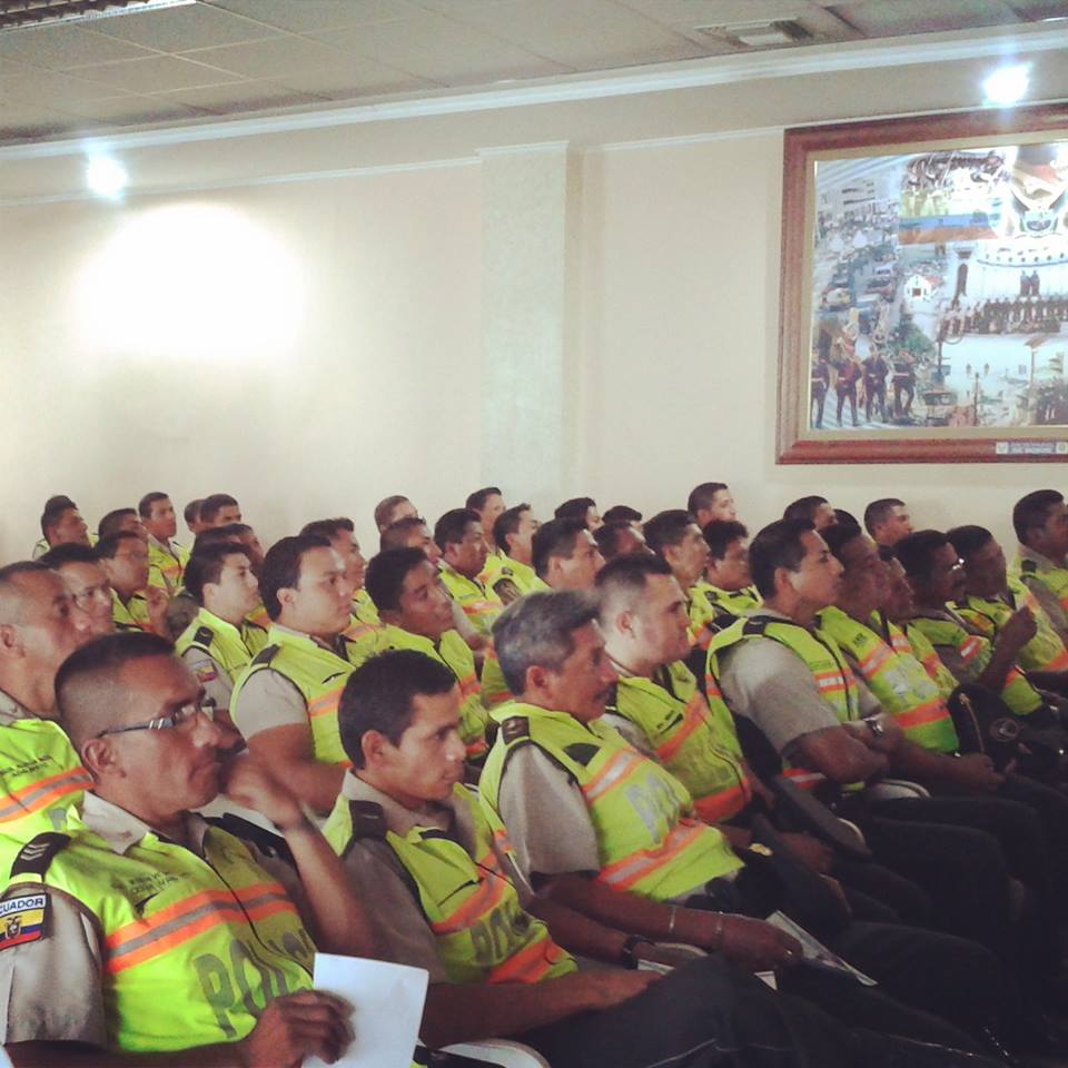 Charlas LGBTI a la policia nacional por Silueta X- Diane Rodriguez (9)