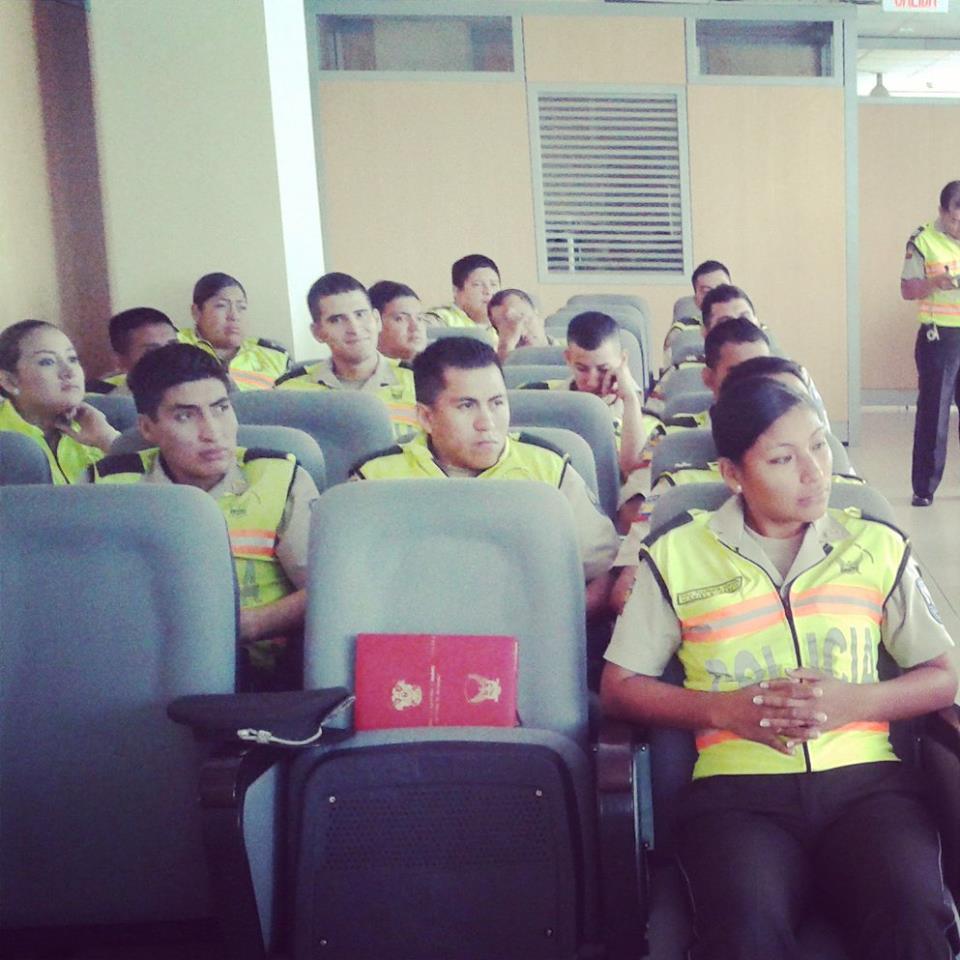 charlas LGBTI a policia nacional por Silueta X - Daine rodriguez (10)