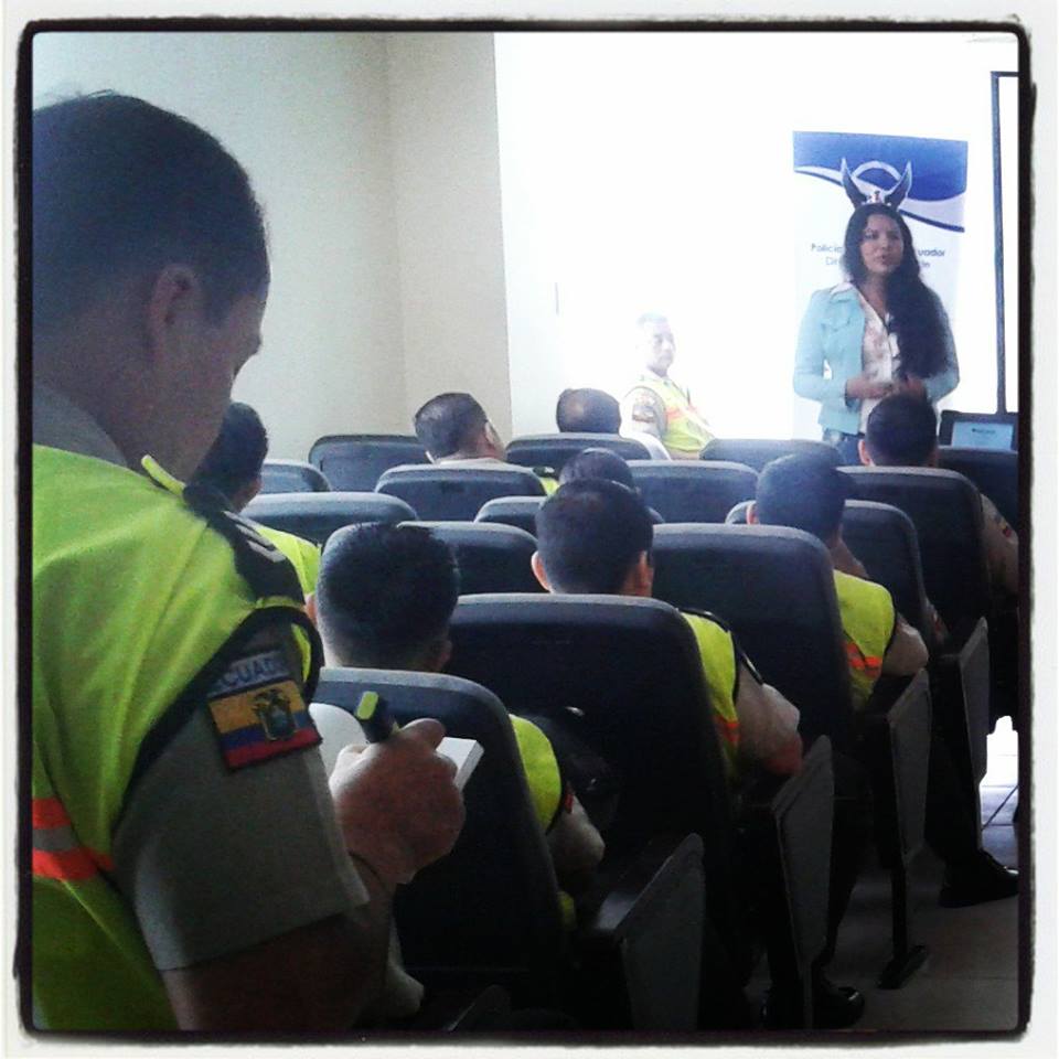 charlas LGBTI a policia nacional por Silueta X - Daine rodriguez (3)