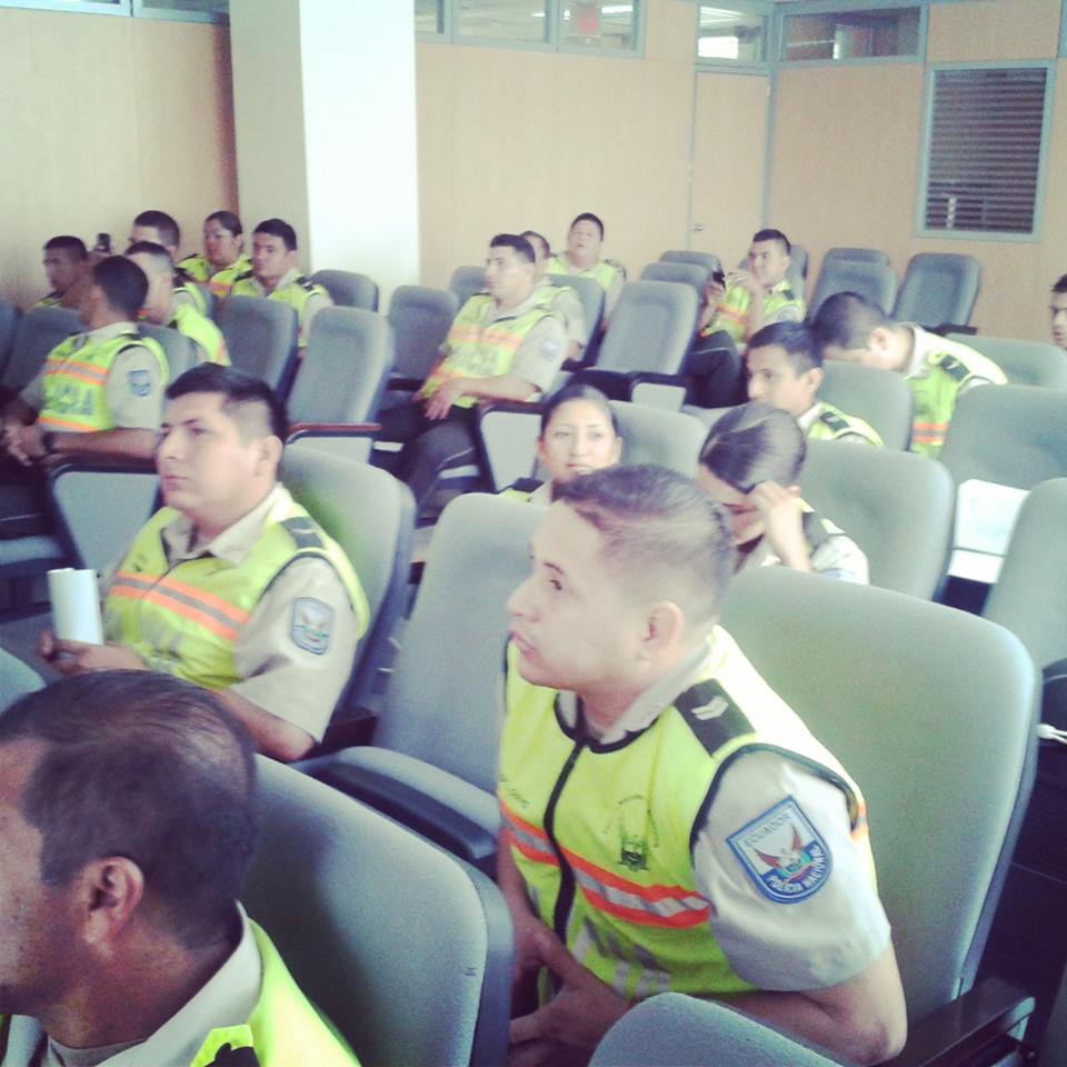 charlas LGBTI a policia nacional por Silueta X - Daine rodriguez (4)