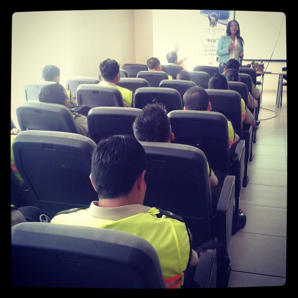 charlas LGBTI a policia nacional por Silueta X - Daine rodriguez (6)