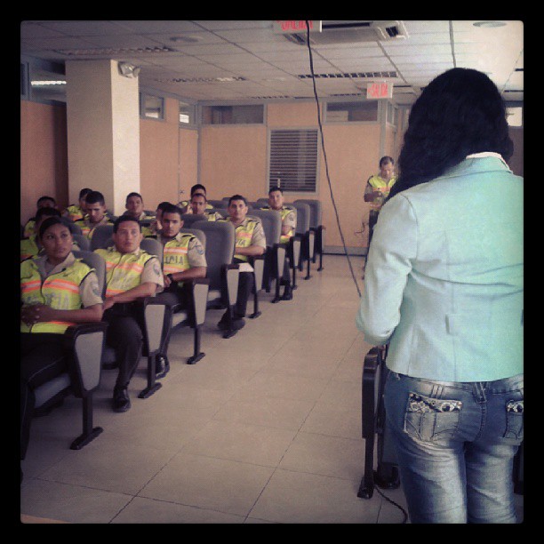 charlas LGBTI a policia nacional por Silueta X - Daine rodriguez (7)