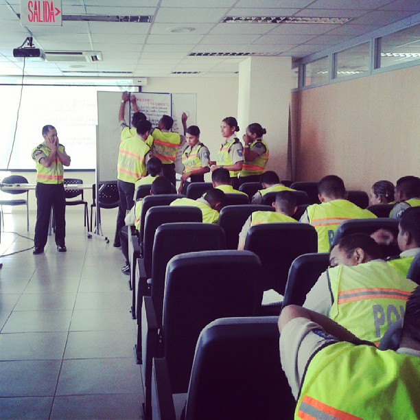 charlas LGBTI a policia nacional por Silueta X - Daine rodriguez (8)