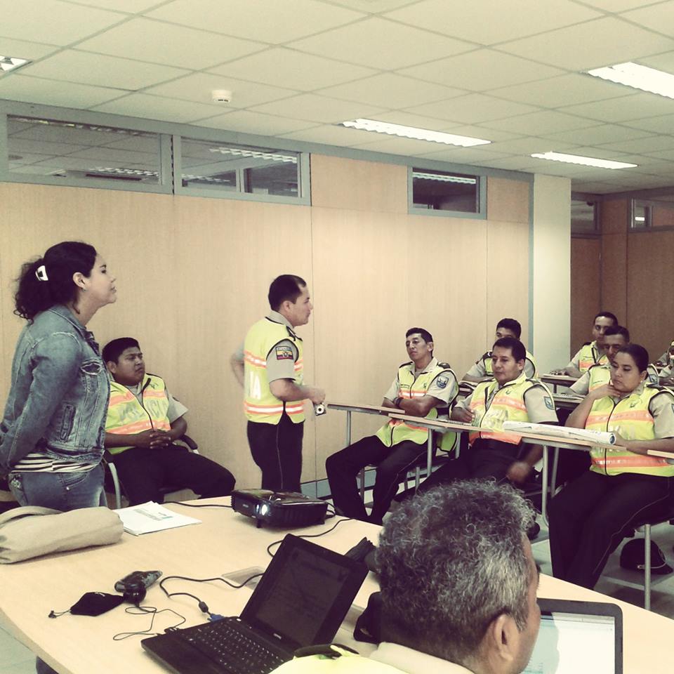 Charlas  #LGTBI a Policía Nacional de silueta x - Diane Rodriguez (1)