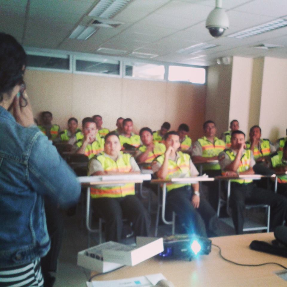 Charlas  #LGTBI a Policía Nacional de silueta x - Diane Rodriguez (11)