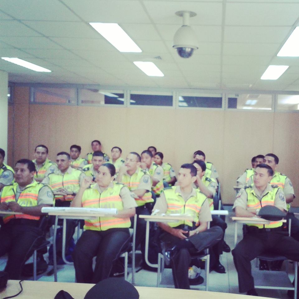 Charlas  #LGTBI a Policía Nacional de silueta x - Diane Rodriguez (13)