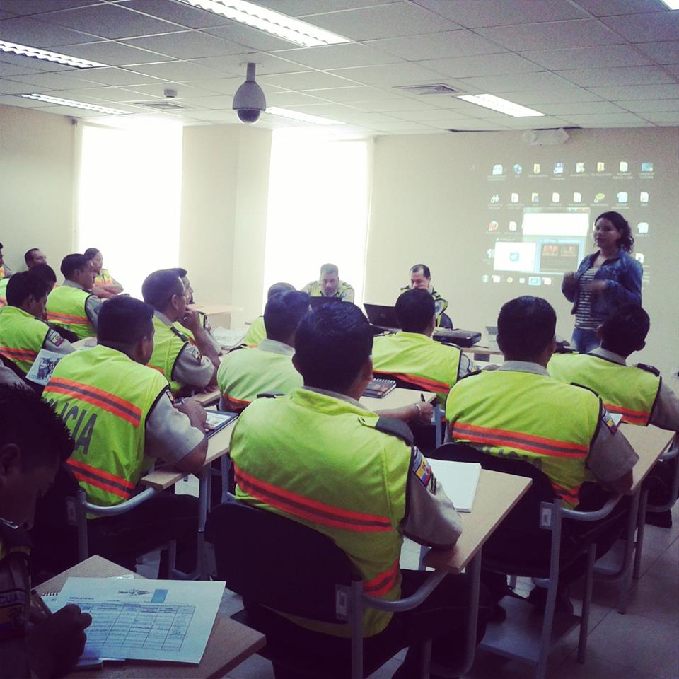 Charlas  #LGTBI a Policía Nacional de silueta x - Diane Rodriguez (14)