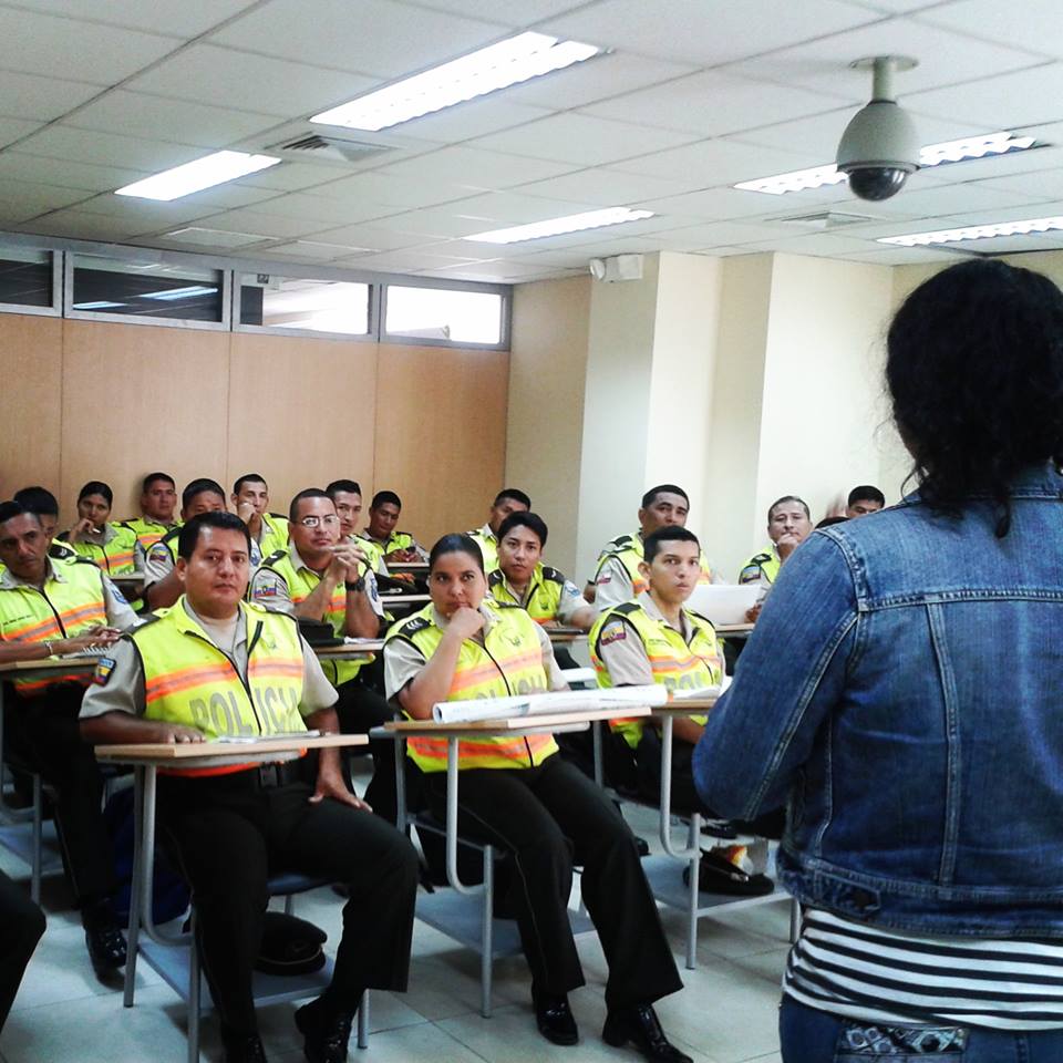 Charlas  #LGTBI a Policía Nacional de silueta x - Diane Rodriguez (2)