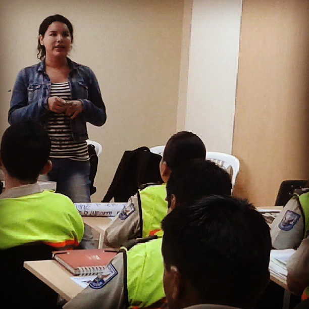 Charlas  #LGTBI a Policía Nacional de silueta x - Diane Rodriguez (3)