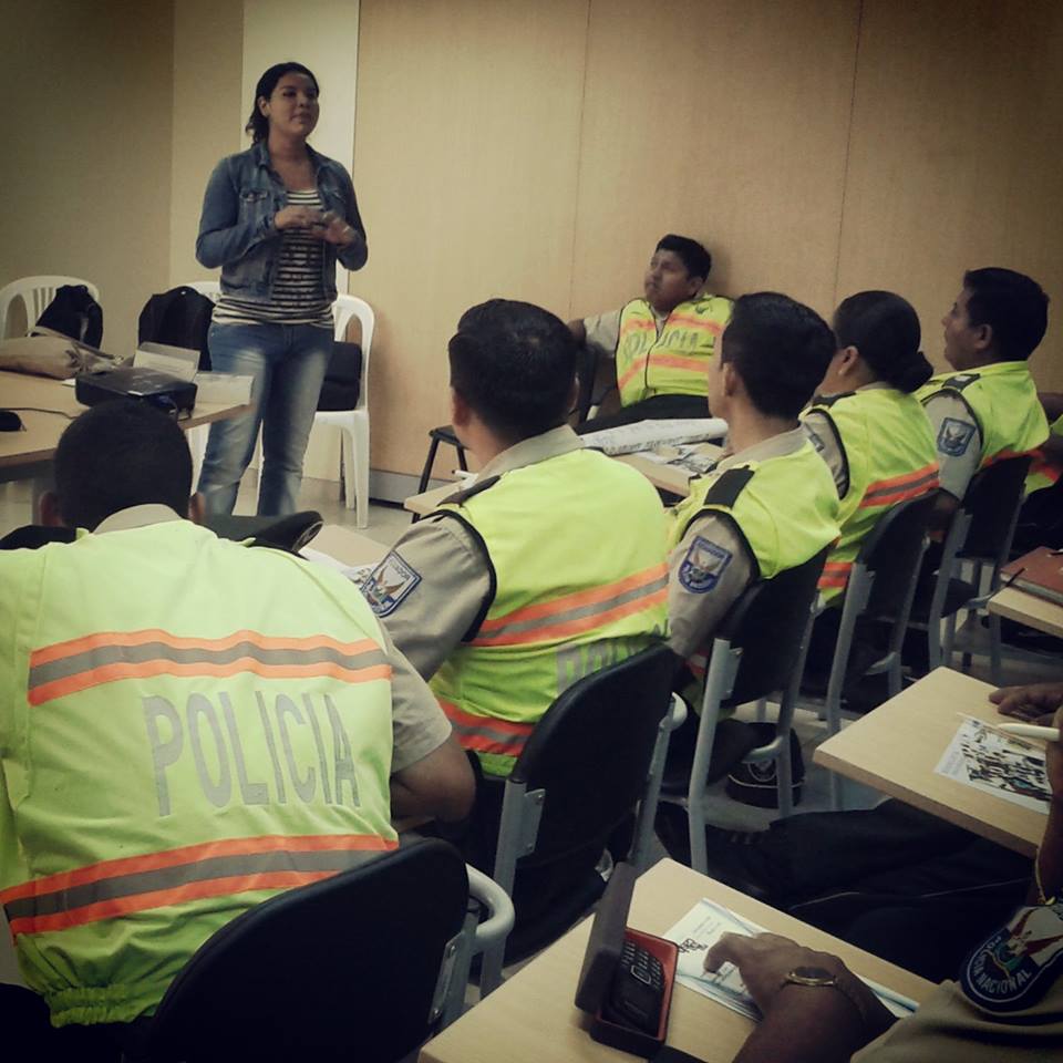 Charlas  #LGTBI a Policía Nacional de silueta x - Diane Rodriguez (7)