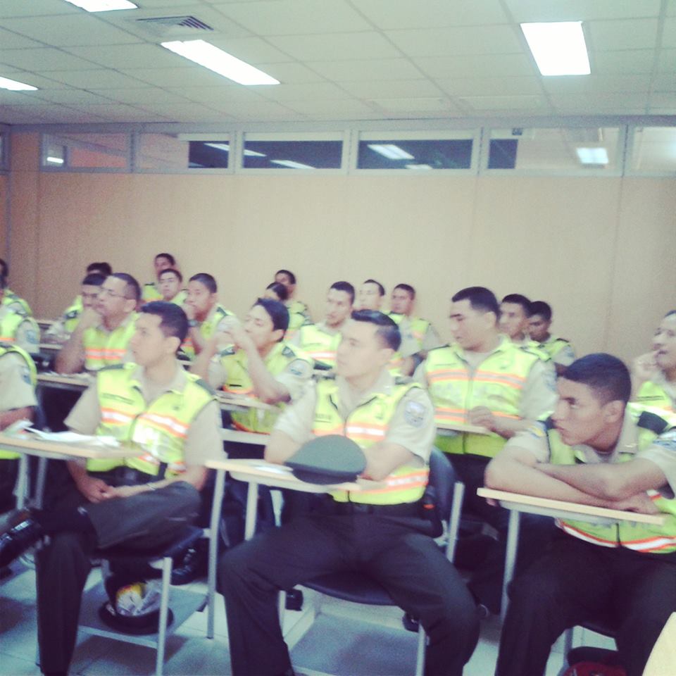 Charlas  #LGTBI a Policía Nacional de silueta x - Diane Rodriguez (8)