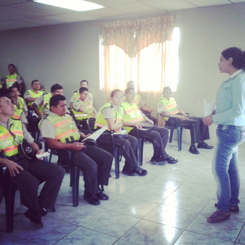 Charlas GLBTI a la policia Nacional - Silueta x- Diane Rodriguez (15)
