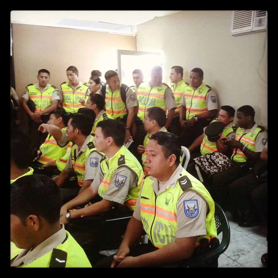 Charlas GLBTI a la policia Nacional - Silueta x- Diane Rodriguez (6)