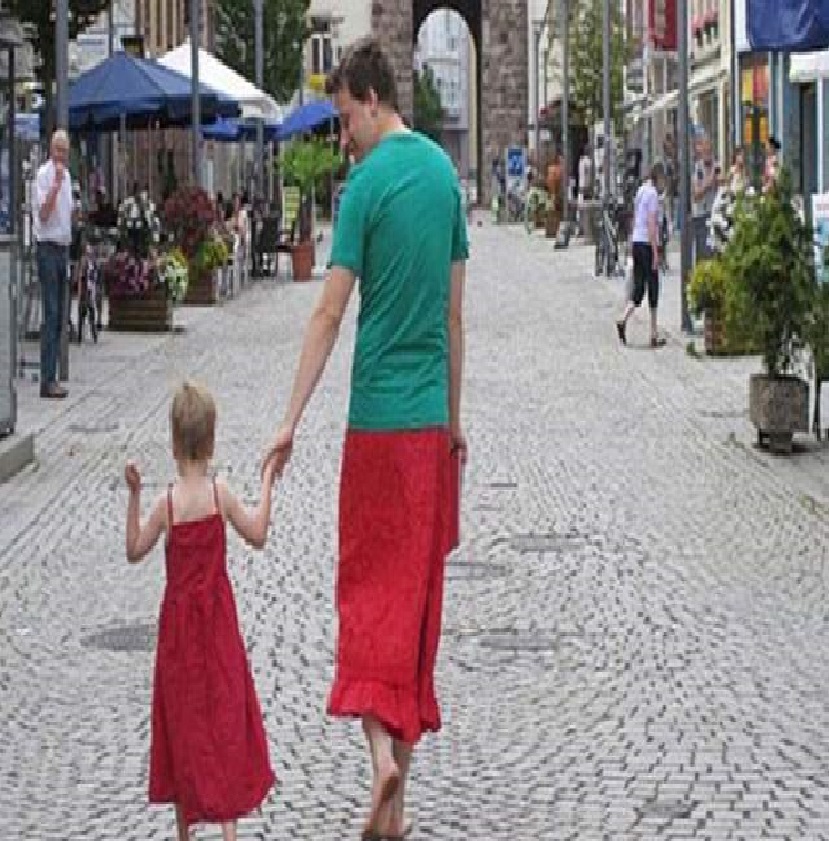 Alemania Padre decide vestirse con prendas de mujer para apoyar a su hijo-Siluetax-DianeRodriguez