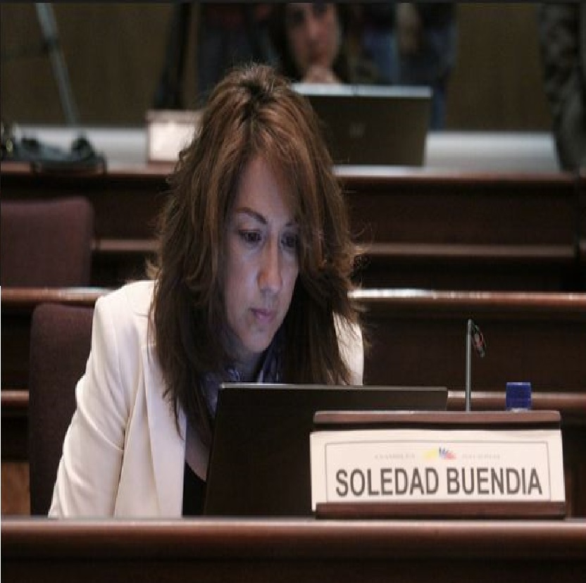 Asambleísta de AP apoya a grupo GLBTI en queja contra La Pareja Feliz y Vivos-Siluetax-DianeRodriguez