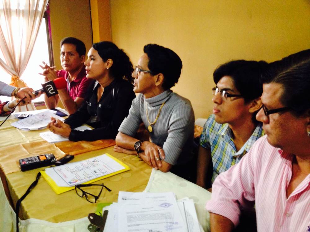 diane-rodrc3adguez-de-la-asociacic3b3n-silueta-x-en-rueda-de-prensa-sobre-el-dc3ada-del-orgullo-y-diversidad-sexual-en-ecuador-2014-3