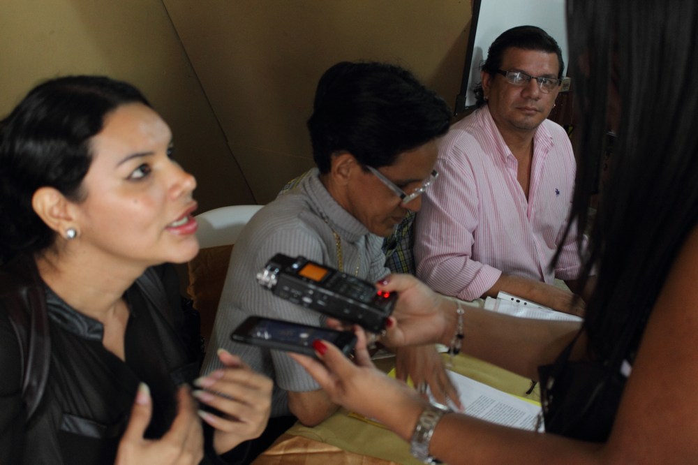 rueda-de-prensa-por-la-semana-cultural-del-orgullo-glbti-2014-desfile-coordina-silueta-x-diane-rodrc3adguez-y-festival-yunta-ricardo-herrera-16