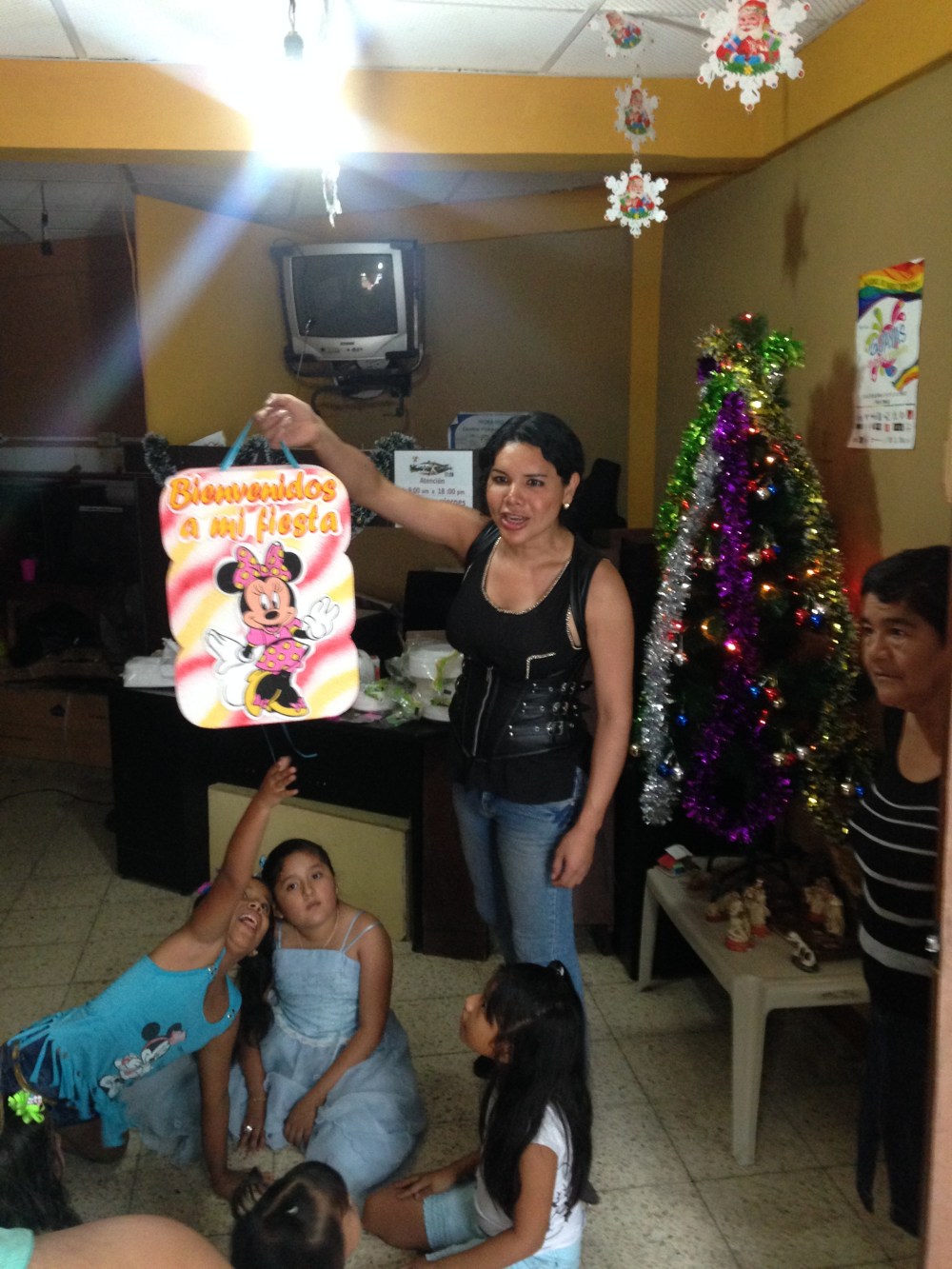 Agasajo navideño a niños y niñas por parte de Silueta X 2014 (3)