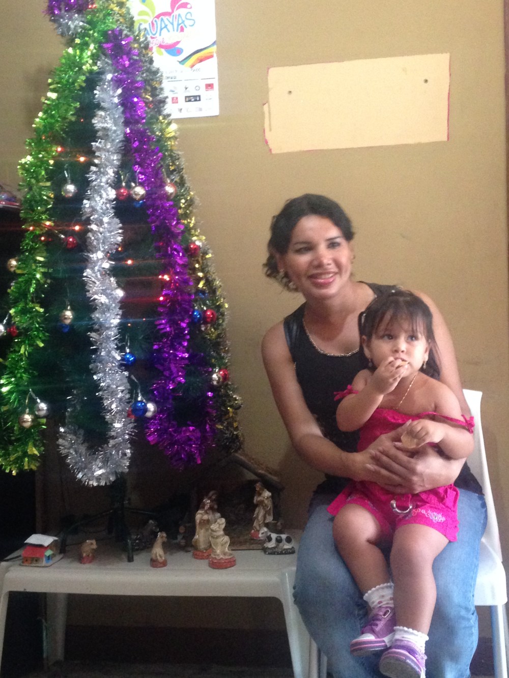 Agasajo navideño a niños y niñas por parte de Silueta X 2014 (31)