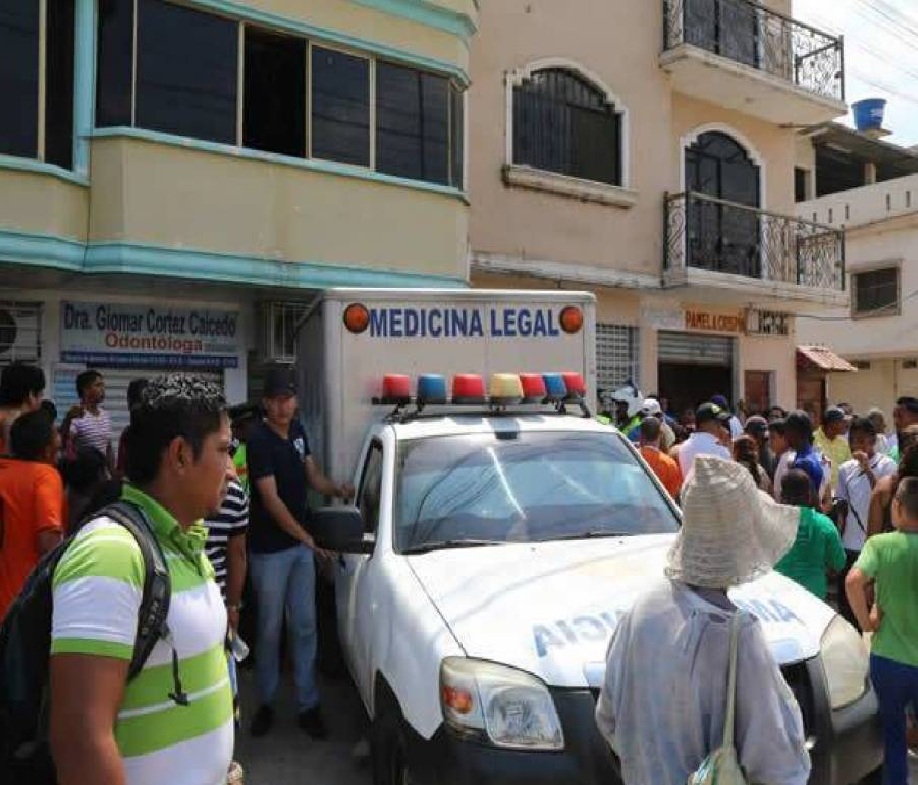 Ecuador Asesinan a puñaladas a transexual en noche buena amanecer Navidad