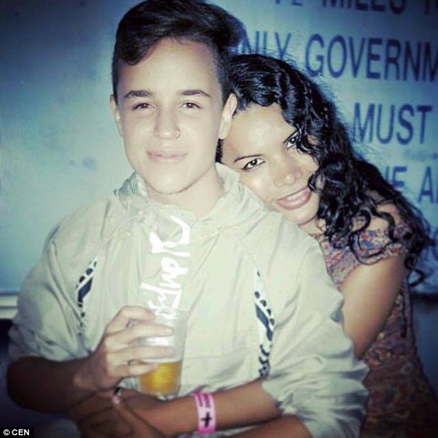 2F8CC35A00000578-3369001-image-a-64_1450711854889