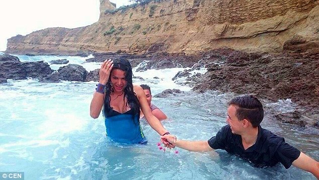 2F8CC37600000578-3369001-image-a-65_1450711859656