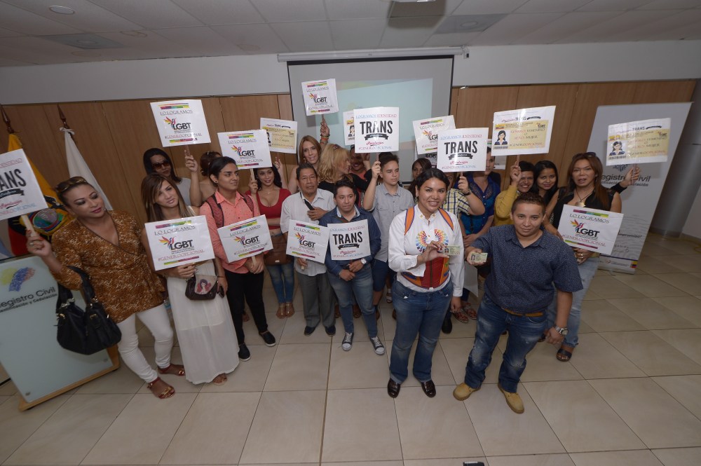SOC  Inicio el proceso para el cambio de Género por  sexo en las cédulas de los LGBT, Diane Rodríguez transexual femenina y George Hidalgo transexual masculino, el evento se lanzó en el registro civíl del sur de la Av. 25 de Julio. FOTOS: KARLY TORRES / EL TELÉGRAFO