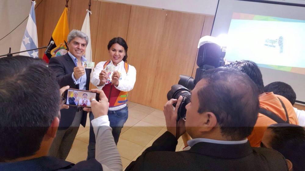 Transexuales logran la sustitución de sexo por genero en la cedula en Ecuador (17)