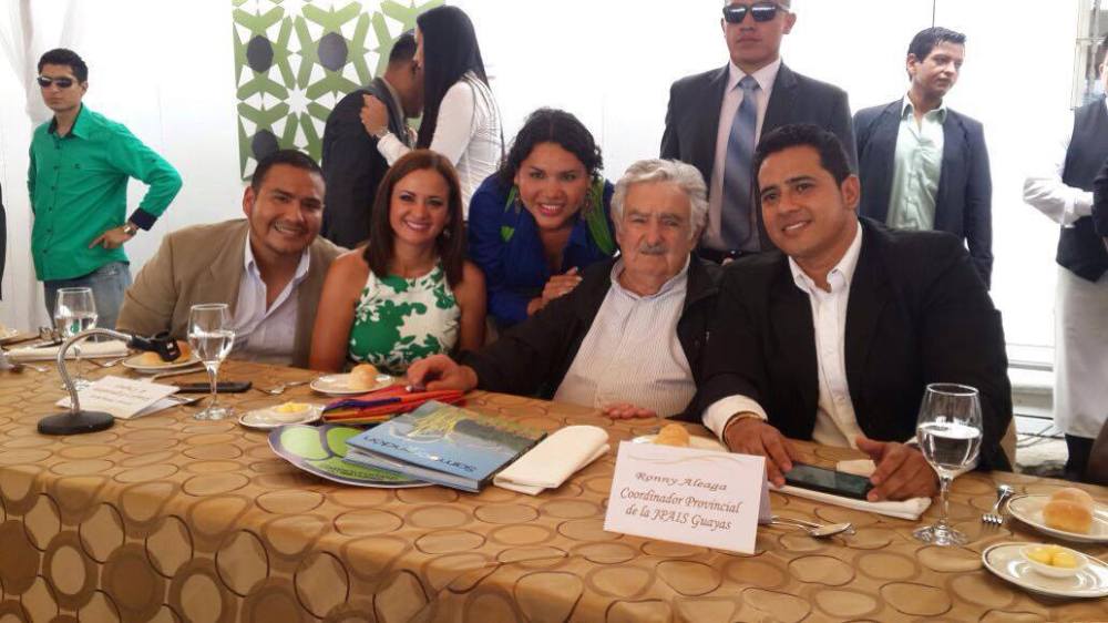 diane-rodriguez-presidenta-de-la-federacion-ecuatoriana-de-organizaciones-lgbt-hablando-junto-a-pepe-mujica-ex-presidente-de-uruguay-1