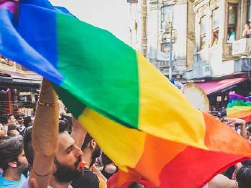 EP de la Alcadia de Machala debe pedir disculpas publicas al colectivo LGBT+ por negarles marchar en el Orgullo 2025