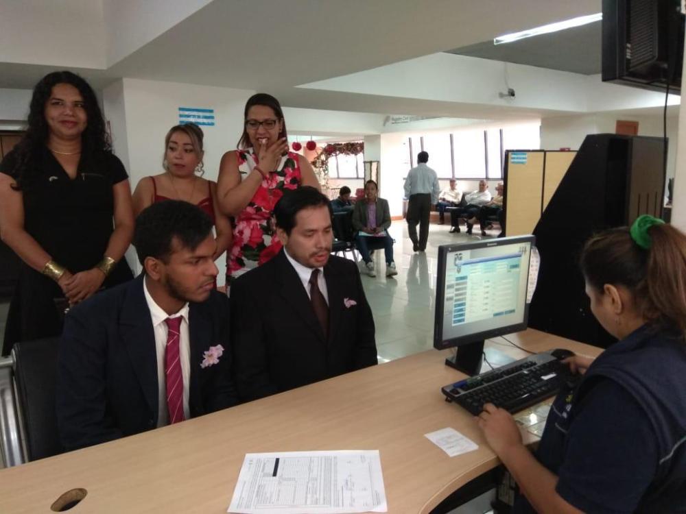 3er matrimono homosexual en Ecuador y el 1ero de hombres gays - Cámara LGBT Comercio Ecuador - Asociación Silueta X 10.jpg