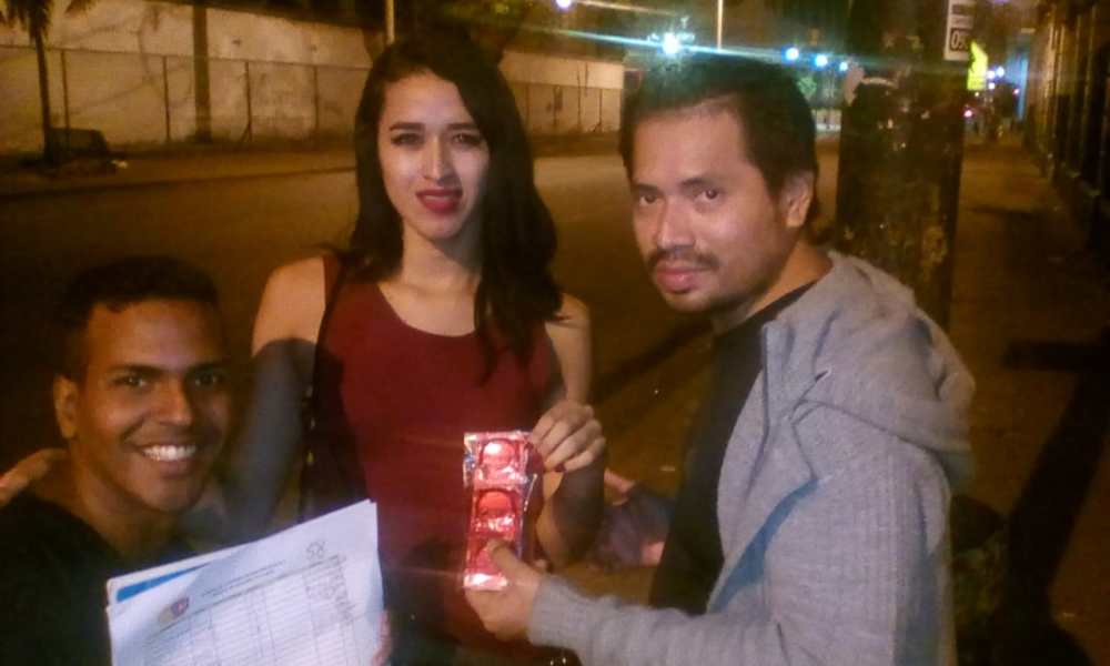 entrega de condones 3.jpg