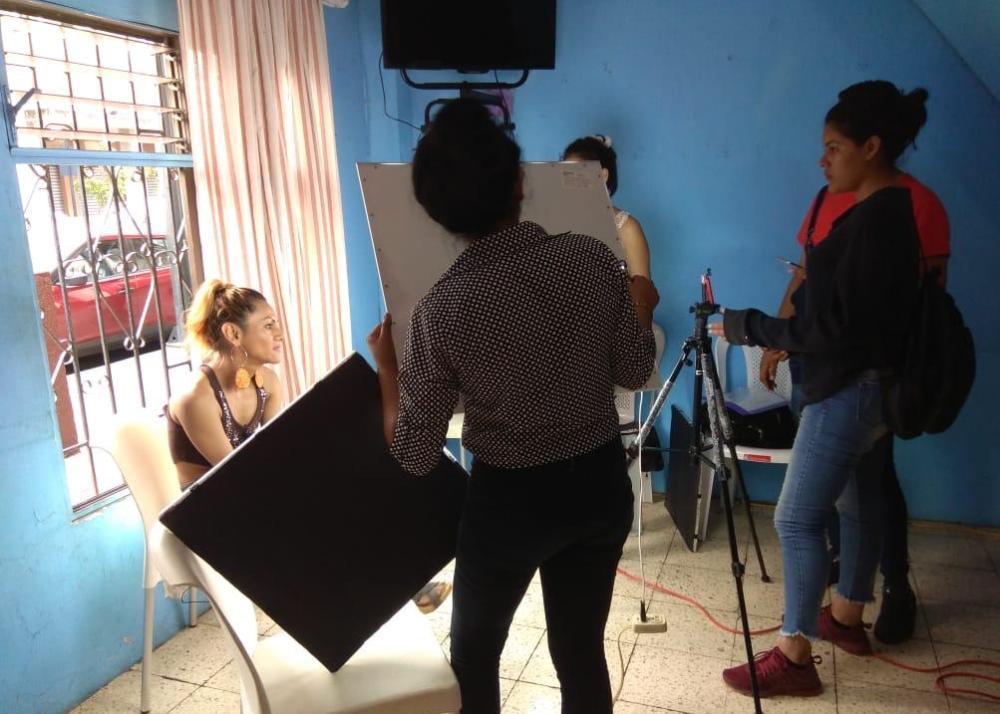 Prácticas - Investigación estudiantes universitarios colegios con LGBT Trans en Guayaquil - Quito - Ecuador - Silueta X 2 .jpg