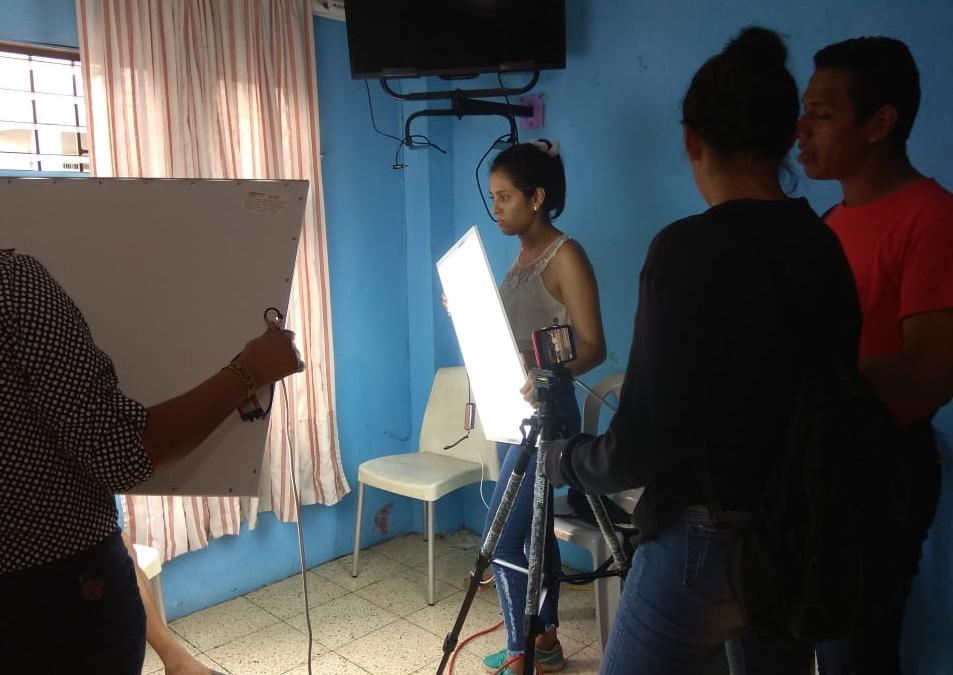 Prácticas - Investigación estudiantes universitarios colegios con LGBT Trans en Guayaquil - Quito - Ecuador - Silueta X 5.jpg