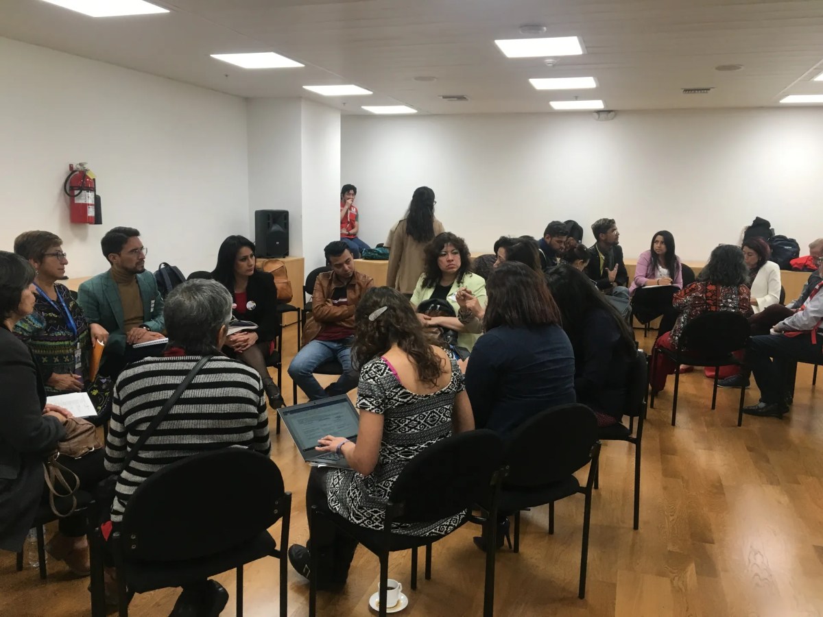 Cuando una minoría se convierte en prueba electoral: por qué el tema trans mueve posiciones demócratas en EE. UU.